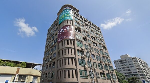 「I-MORE新生代」擠下成功國宅奪得台北市十大熱門點閱社區冠軍。圖／翻攝Google Maps