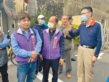 國內造紙大廠永豐餘新屋廠近日與地方爆發衝突，永安里長郭先彰不滿企業未釋出誠意。圖／記者黃婉婷攝