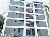 徐榛蔚視察花蓮安心宅　拚6月完工