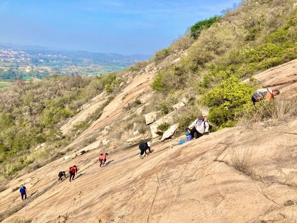 金門太武山近期增加很多登山路線，有些風景很美，有些難度很高，吸引不少民眾爭相挑戰。圖／太武山登山咖提供