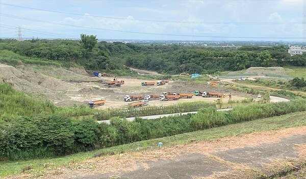 台南白河水庫現有蓄水率為0,南區水資源局趁著枯水期加快開挖清淤。圖/南區水資源局提供