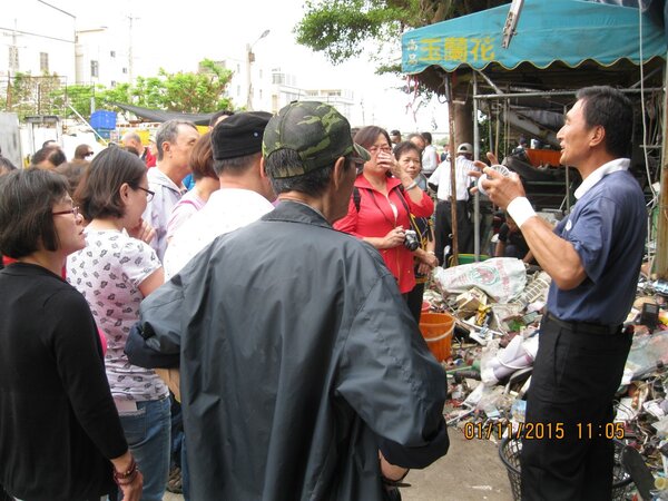 里長和志工們參加年資源回收暨志工參訪。圖／取自台北鄰里服務網