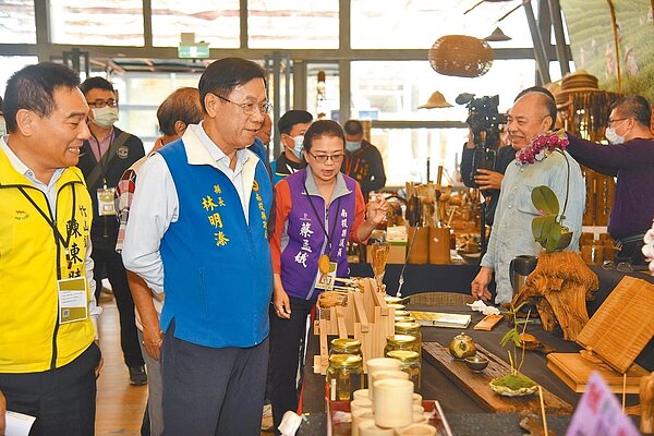 南投縣長林明溱前往南投太極美地－竹山文化園區，視察營運情形。（南投縣政府提供／黃立杰南投傳真）