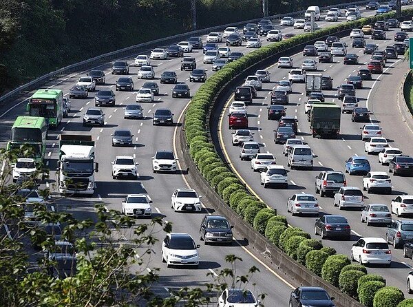 26日元宵節,也是二二八連假前一天,預計將在上午湧現首波車潮。圖/聯合報系資料照