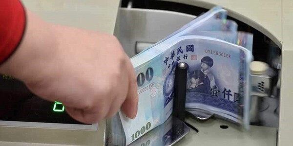 受農曆年過後短期資金快速回籠,積極尋求去處進場搶標,91天期國庫券標售決標貼現率為0.123%、創史上次低。圖/中時電子報資料照片