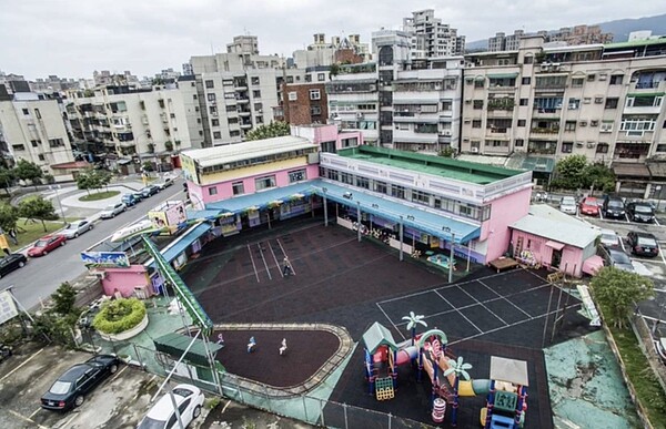 保進幼兒園因蓋在公園預定地上,土地被徵收後,預計明年拆除。圖/翻攝自保進幼兒園官網