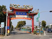 為治水患拆牌樓　南投慶福寺允暫移還送金鏟助孕