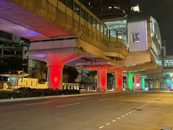 台中市府在捷運高架橋下方打造「大光環計劃」，希望消除高架水泥冷冰冰感覺。圖／議員張耀中提供