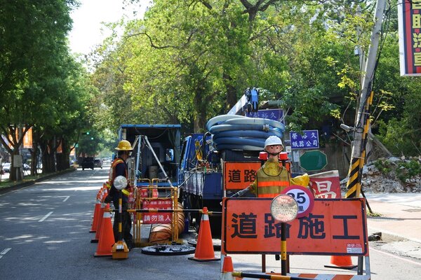 防範道路管挖作業意外，台中勞工局籲採「三大防線」。圖／台中市勞工局提供