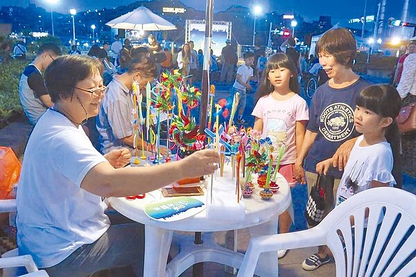 基隆市文化局宣布,3月1日起實施街頭藝人新制,包含許可證及展演場地申請,全面採線上操作。(基隆市政府提供/陳彩玲基隆傳真)