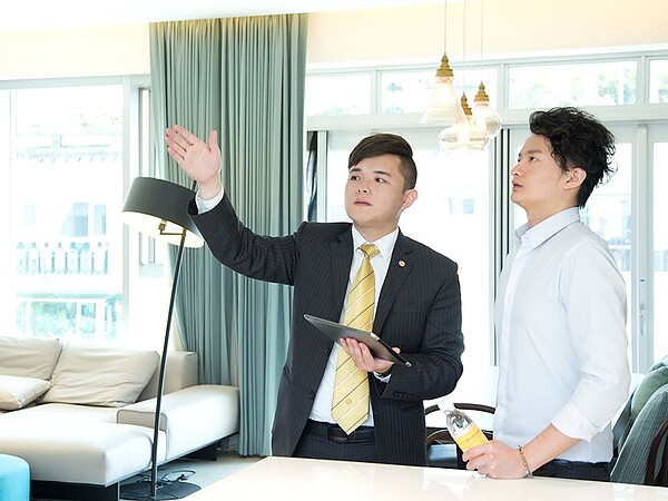 永慶房屋代租、代管服務,由專業的代管師協助房東與房客處理租屋大小事,讓雙方省時又省力。圖/永慶房產提供