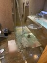飯店浴室玻璃門碎裂割傷　房客：真實版「絕命終結站」