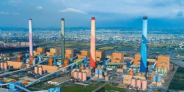 環保署決制定「固定污染源有害空氣污染物排放標準」優先納管22項物種,化學業、鋼鐵業、焚化爐及電廠將首當其衝。圖/中時電子報資料照片