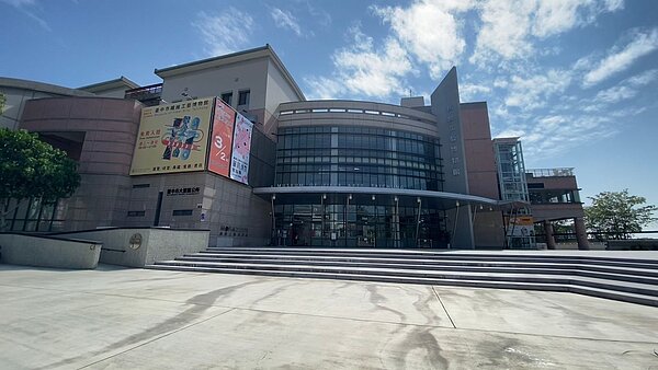 大里區公所2日起暫駐纖維工藝博物館3樓。圖/台中市民政局提供