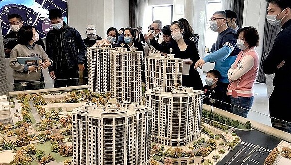 上海3日宣布進一步加強土地市場和商品住房市場管理,實施住房限售、深化完善房價地價聯動等7條舉措。圖/取自界面新聞