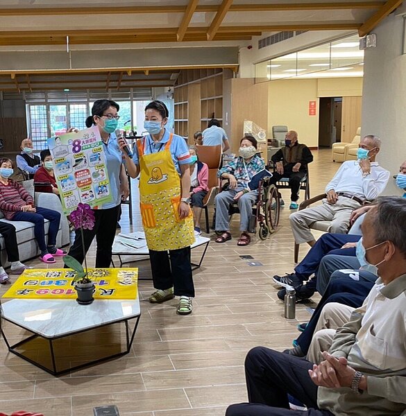 活化後的亞望多元照顧中心規劃多元課程照顧在地長輩。圖/高雄市政府提供