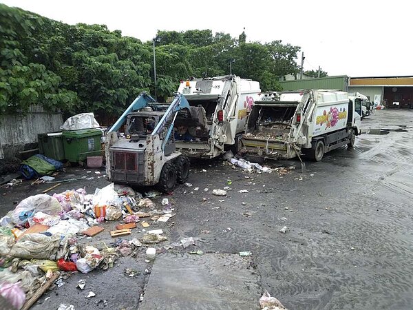 北市焚化廠車輛全面完成裝置即時追蹤系統。圖/台北市政府提供