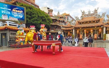 大甲鎮瀾宮6日搭建祈雨壇，將循古禮祈求上天普降甘霖、化解旱象。（王文吉攝）