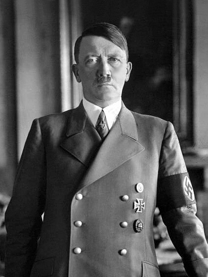 德國前總理希特勒（Adolf Hitler）生前所坐過的馬桶成交價格竟要1.3萬英鎊（約新台幣53萬元）。圖／維基百科