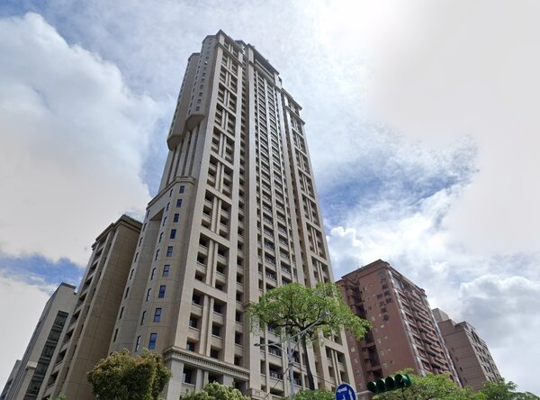 位於台北市大安區的指標豪宅「和平大苑」，近日竟見法拍物件。圖／Google Map