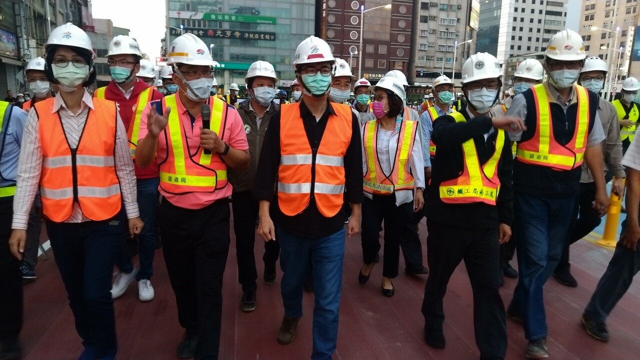 高雄中博高架拆除,站西路今早通車啟用。圖/聯合資料照