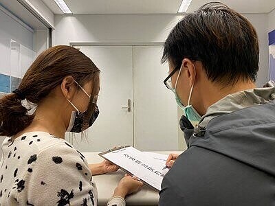 消費者被強力推銷交友媒合服務,解約金達5萬元貴得離譜,愈來愈多類似投訴案。圖/台中市法制局提供