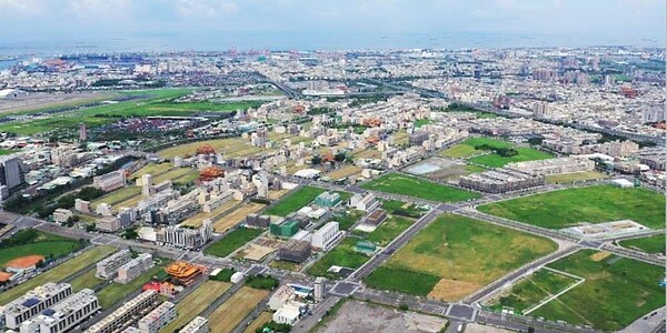 高雄大林蒲遷村預定地為原紅毛港遷村剩餘土地,圖為該地空拍現況。圖/中時電子報資料照片