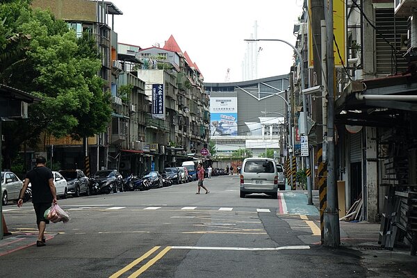 南港區新富里，就位於南港展覽館正對面，原名新興里，結合里內主要道路「富康街」改為現名。張沛齊∕攝