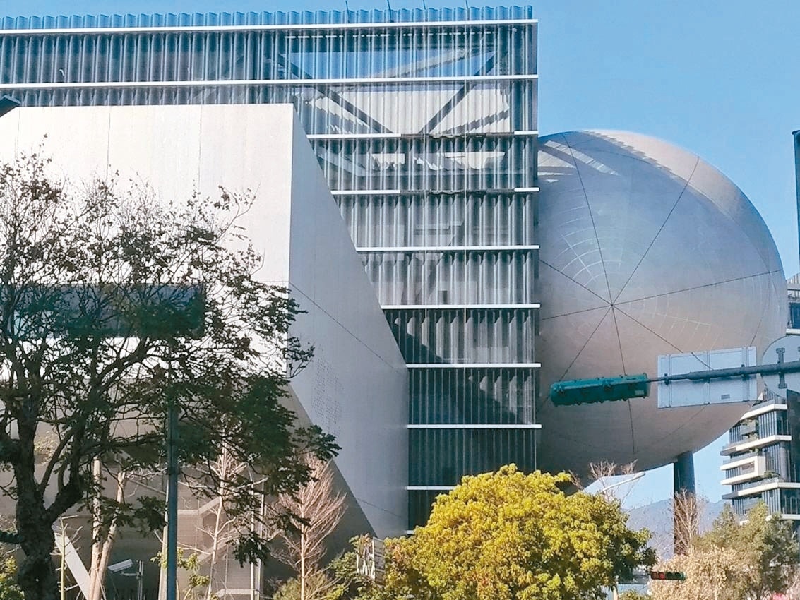 台北表演藝術中心原訂2014年竣工，卻歷經承包商倒閉、追加預算，今年才能完工。記者林麗玉／攝影