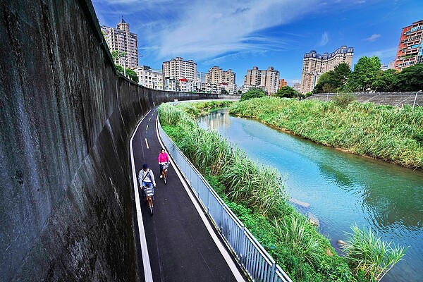 景美溪左岸自行車道最後一哩路完工通車。圖/新北市政府提供