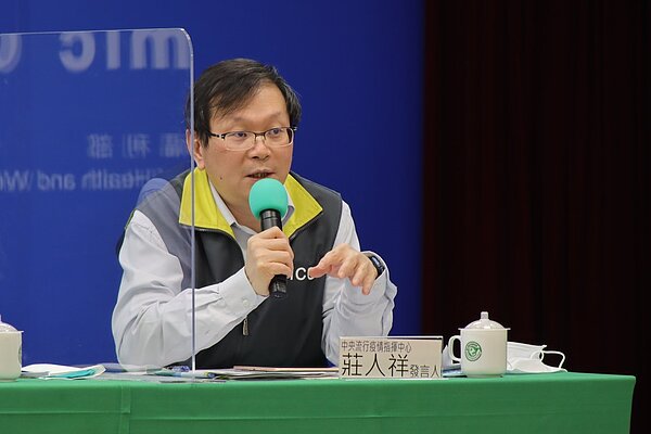一名44歲的我國籍男性,2021年2月22日自台灣赴越南,當下採檢為陰性,不料3月7日在越南地按次採檢報告為陽性,對此,指揮中心發言人莊人祥表示,已針對其在台期間接觸者進行疫調。圖/指揮中心