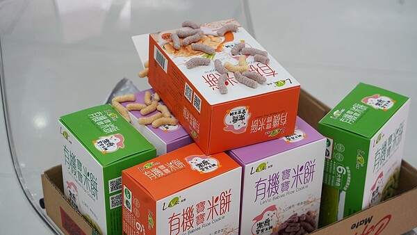 新北市衛生局5日前往樂扉食品工廠複查，發現製程流程表與實際作業不符，且仍無法提具氮氣之安全性資料，判定不合格，重罰180萬。圖／新北市衛生局提供