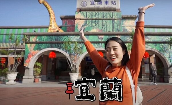 韓國網紅YouTuber金針菇在拍攝一則名為「宜蘭百年老店」的影片中，介紹宜蘭時稱它為「台北的後花園」，引來網友暴怒。圖／截自YouTube《韓勾ㄟ金針菇 찐쩐꾸》