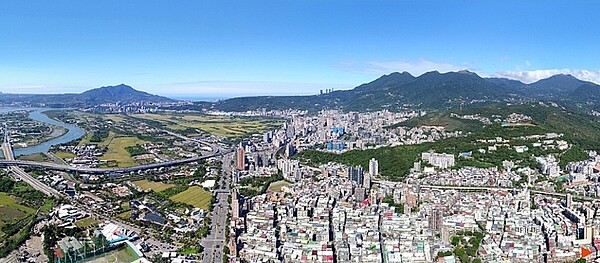承德路七段第一排、棟距大,有極佳的視野、山河景觀/恆合建設提供