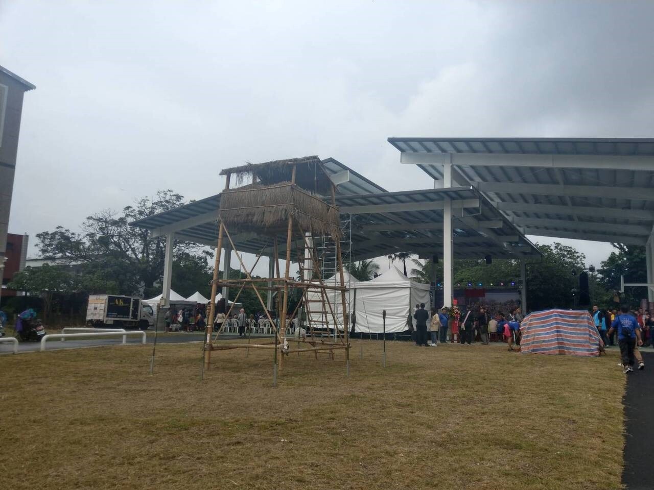 台東阿美族馬蘭部落族人20多年爭取,由原民會專案補助經費取回土地,並興建「馬蘭文化廣場聚會所」,昨天下午3點啟用。記者尤聰光/攝影