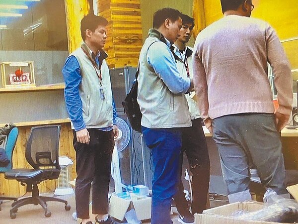 調查局2月搜索販賣口罩的直播主，偵辦哄抬物價，結果口罩非醫用，北檢不起訴處分。（調查局提供）