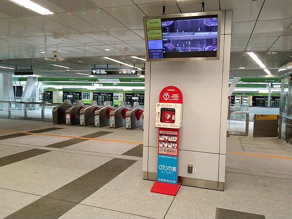 捷運綠線車站設置AED。圖/台中市政府提供