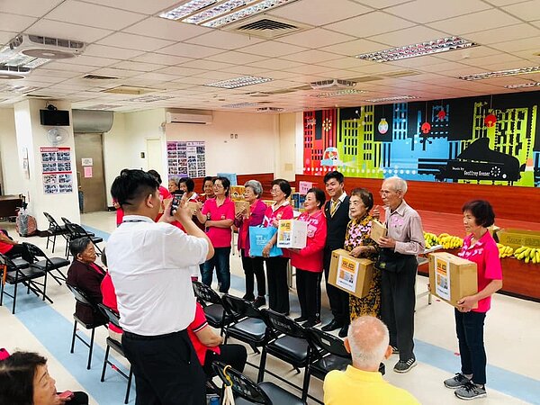 舊莊里舉辦重陽節暨慶生活動。圖／南港樂生活 X 有你有我提供