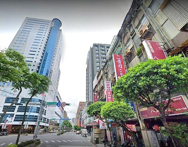 開業22年的「普園北平館」上半年受疫情影響決定出走捷運永安市場商圈,終於在5月中旬挺過風雨,在永和比漾百貨商圈附近重起爐灶。圖/截自google map