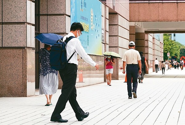 勞動部今(16)日公布新一期無薪假統計,實施家數467家,實施人數1萬1,317人。較上一期增加12家,減少379人。聯合報系資料照