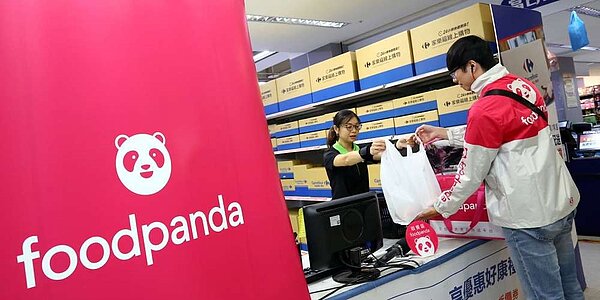 家樂福2019年11月率先攜手foodpanda合作,推出門市外送服務。圖/業者提供