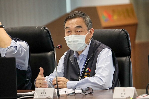 雙十公車優惠新制明年上路,12月起全面開放申請綁卡。圖為台中副市長黃國榮。圖/台中市政府提供