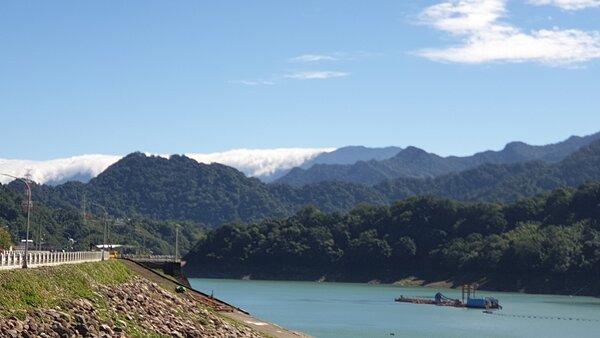 石門水庫有效蓄水量升破1億,但仍處在枯水期。記者鄭國樑/攝影