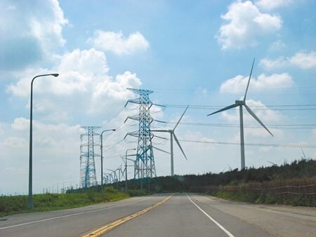 交通部為解決雲林縣麥寮鄉六輕工業區塞車問題,啟動快速道路評估。(張朝欣攝)