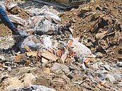 放任亂倒廢棄物　4清潔隊員涉貪