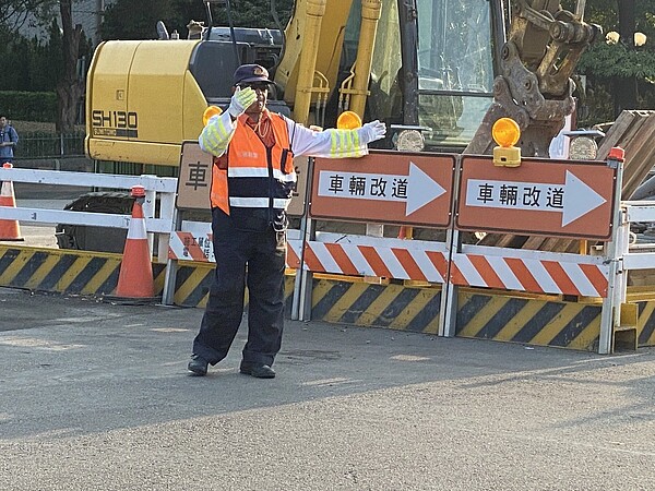 中市五權路地下道施工11/23起封閉。圖/台中市警三分局提供