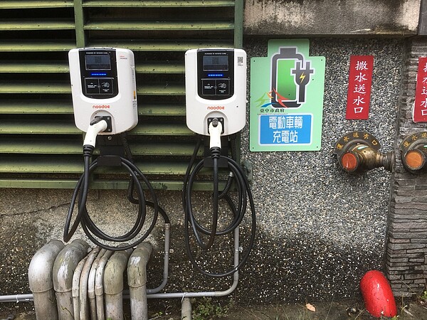 儷野大飯店電動汽車充電站。圖/台中市環保局提供