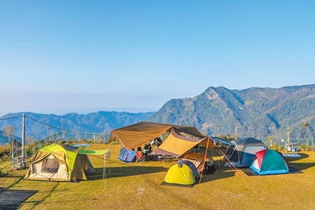 新竹縣尖石和五峰露營區很多，露營愛好者多會選景觀好的營地。（羅浚濱攝）