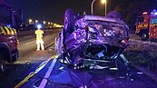 國道一號4死2傷重大車禍　休旅車過彎翻車6人全飛車外