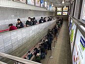 黑色購物節　量販、超市開戰